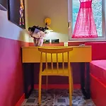 Emoji House * Тирана