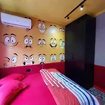 Emoji House * Тирана