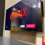 Emoji House Апартаменты Тирана