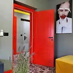Emoji House Тирана